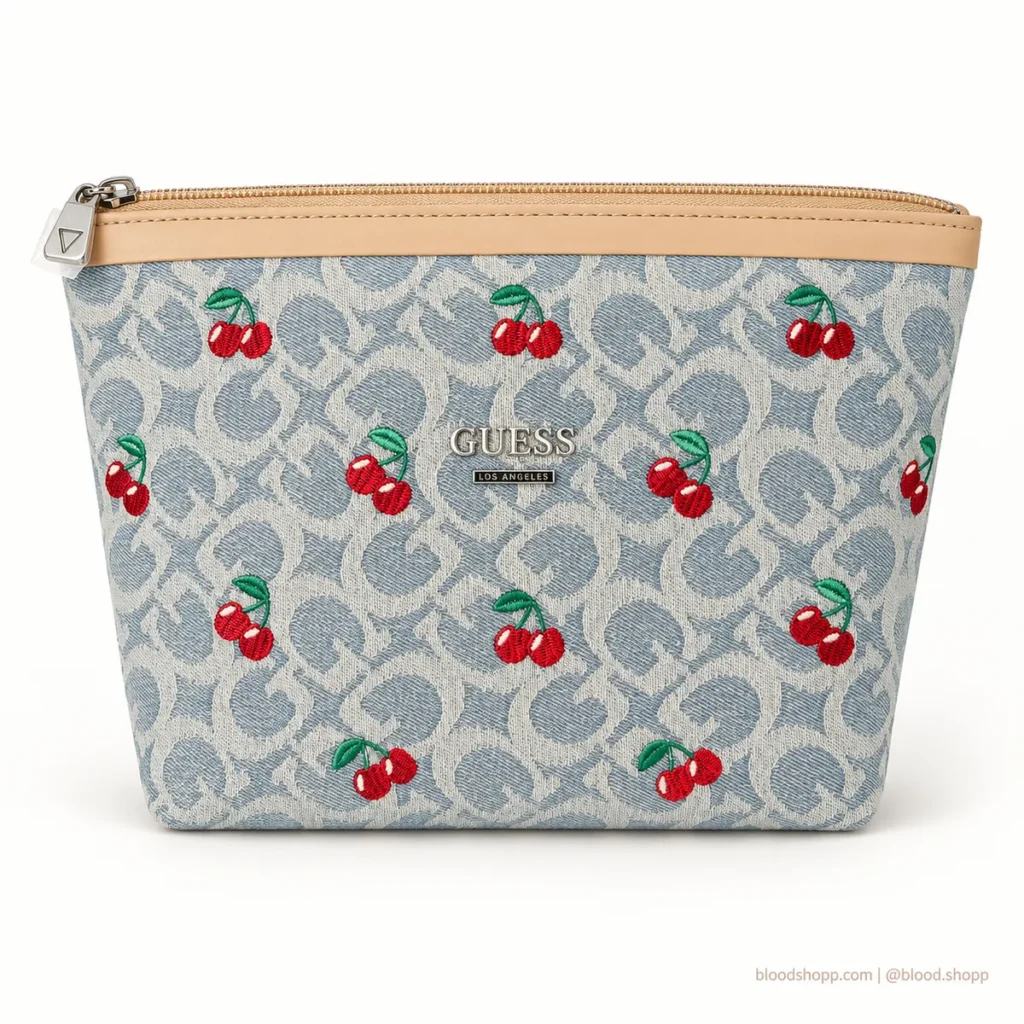 Cosmetiquera GUESS Monograma Denim con Cerezas Bordadas