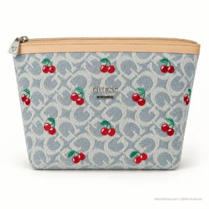 Cosmetiquera GUESS Monograma Denim con Cerezas Bordadas