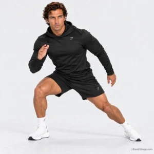 Gymshark Training Hoodie negra para hombre en entrenamiento